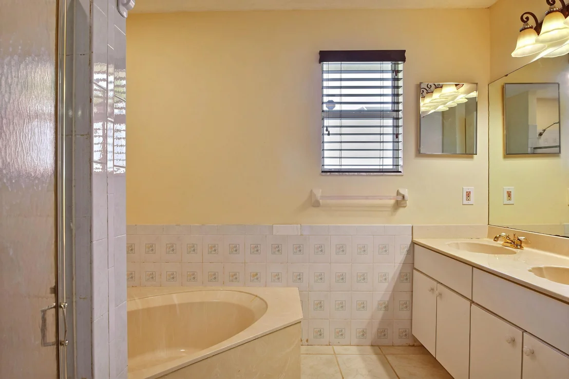 Photo of 5909 Sunset Boulevard