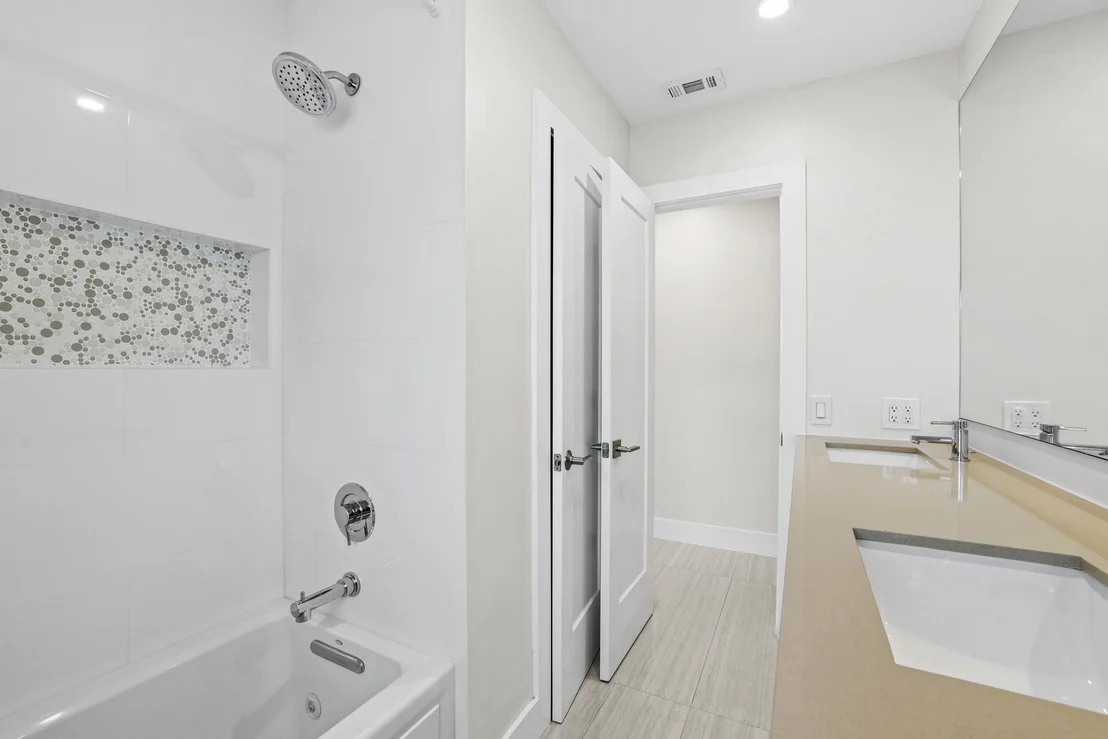 Photo of 4240 NE 22nd Terrace