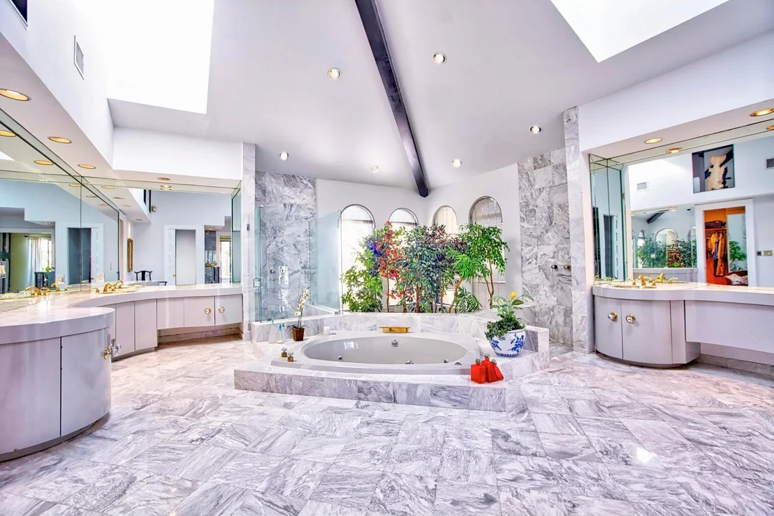 Photo of 21125 Hamlin Drive