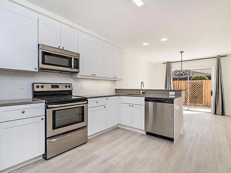 Photo of 211 Maplecrest Circle