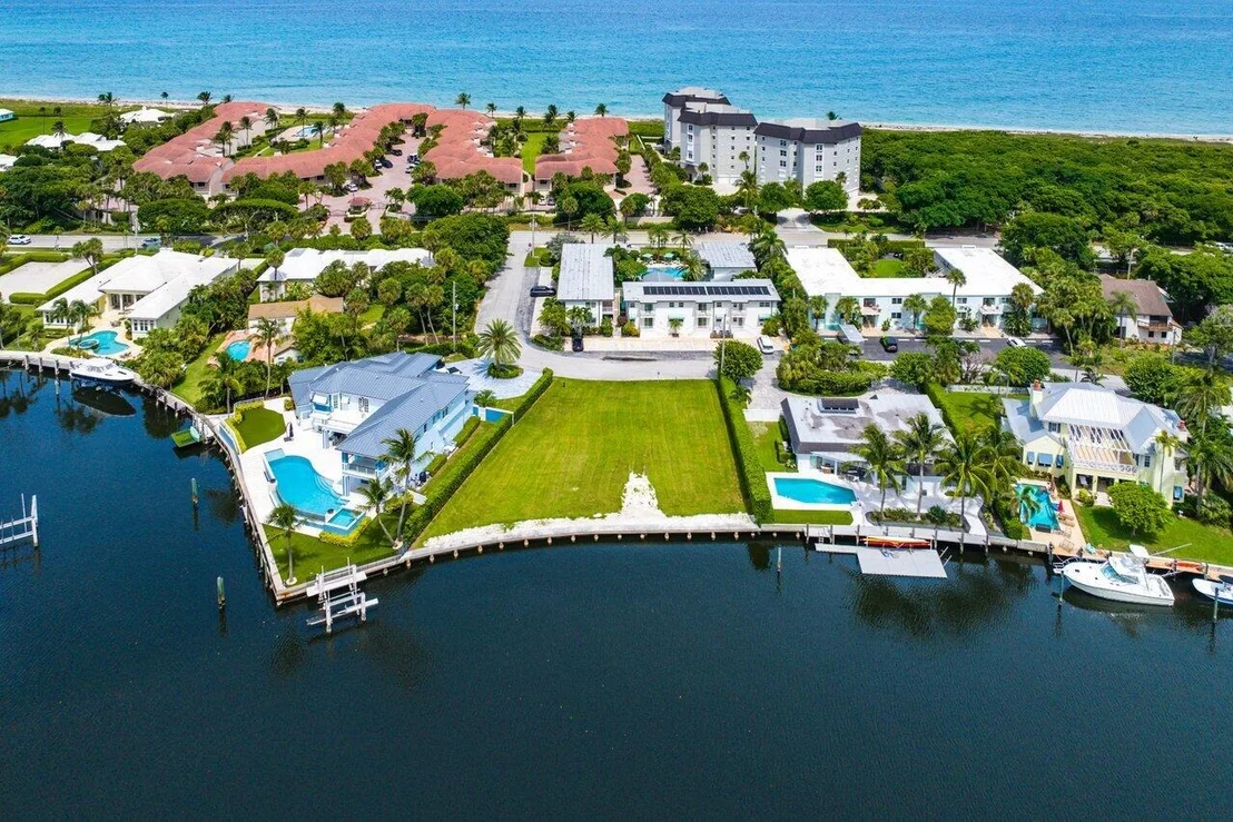Photo of 51 River Drive