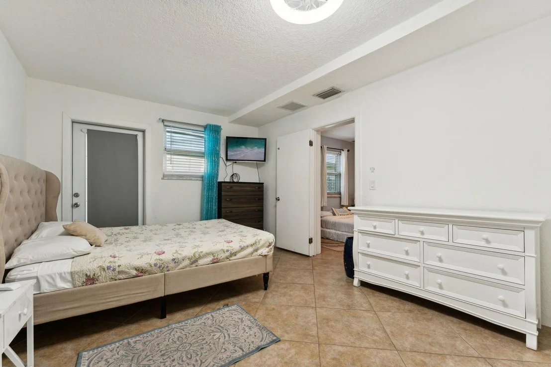 Photo of 718 NW 9th Avenue
