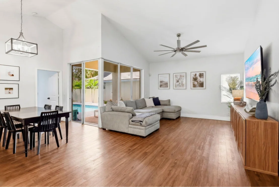 Photo of 944 Dickens Place