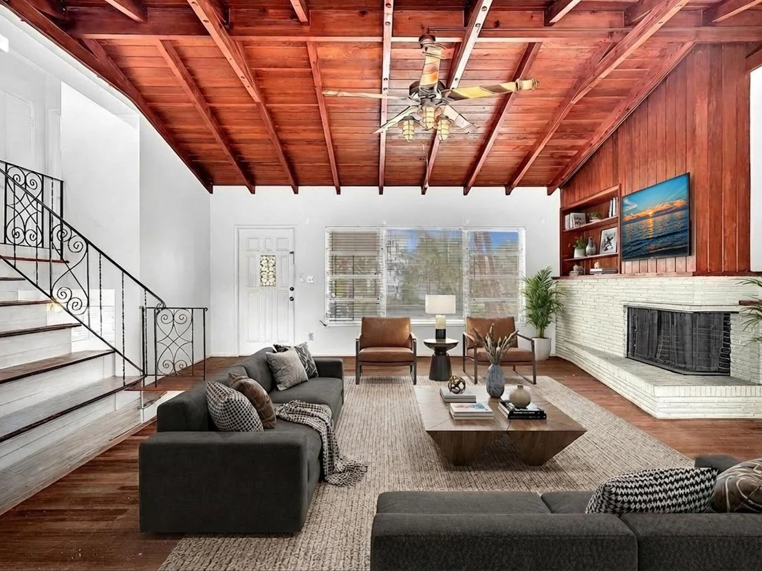 Photo of 702 S RIVERSIDE Drive