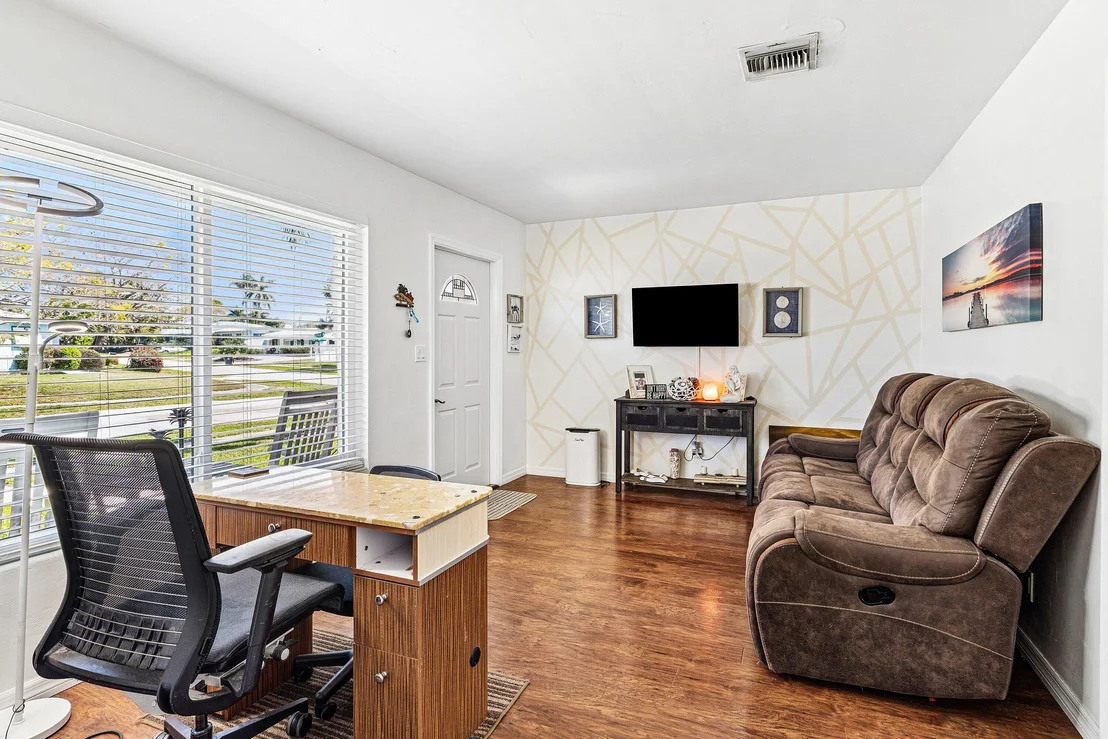 Photo of 1603 Crest Drive