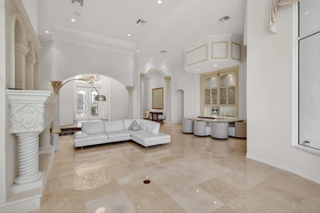 Photo of 331 MIZNER LAKE ESTATES Drive