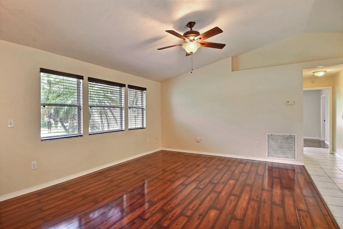 Photo of 5909 Sunset Boulevard
