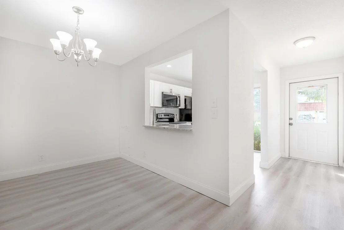 Photo of 886 Worcester Lane