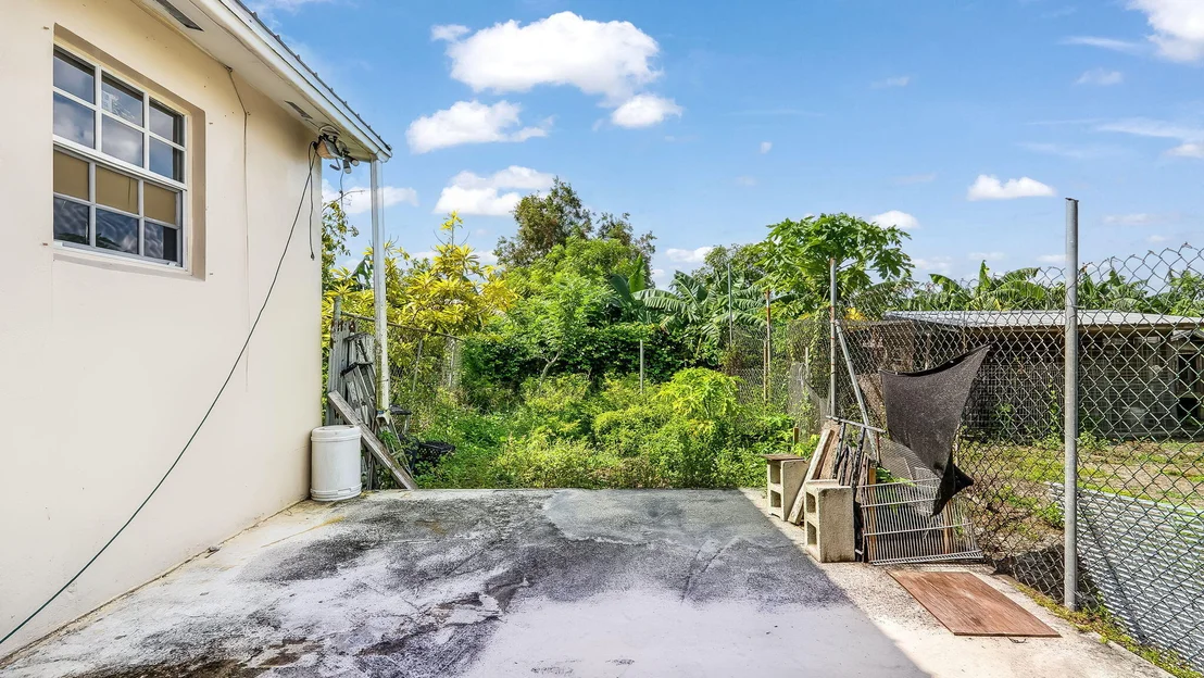 Photo of 1048 WHITAKER Road
