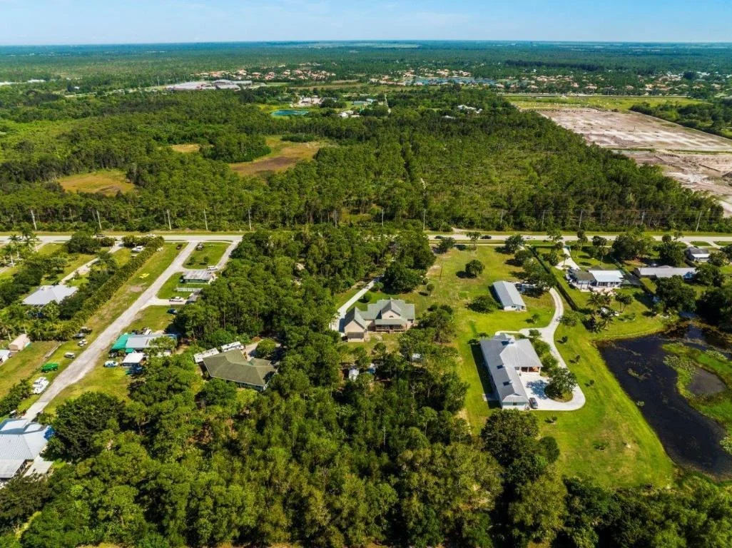 Photo of 405 SE Salerno Road