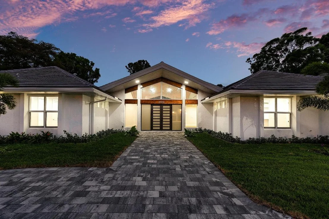 Photo of 4580 Oak Tree Court
