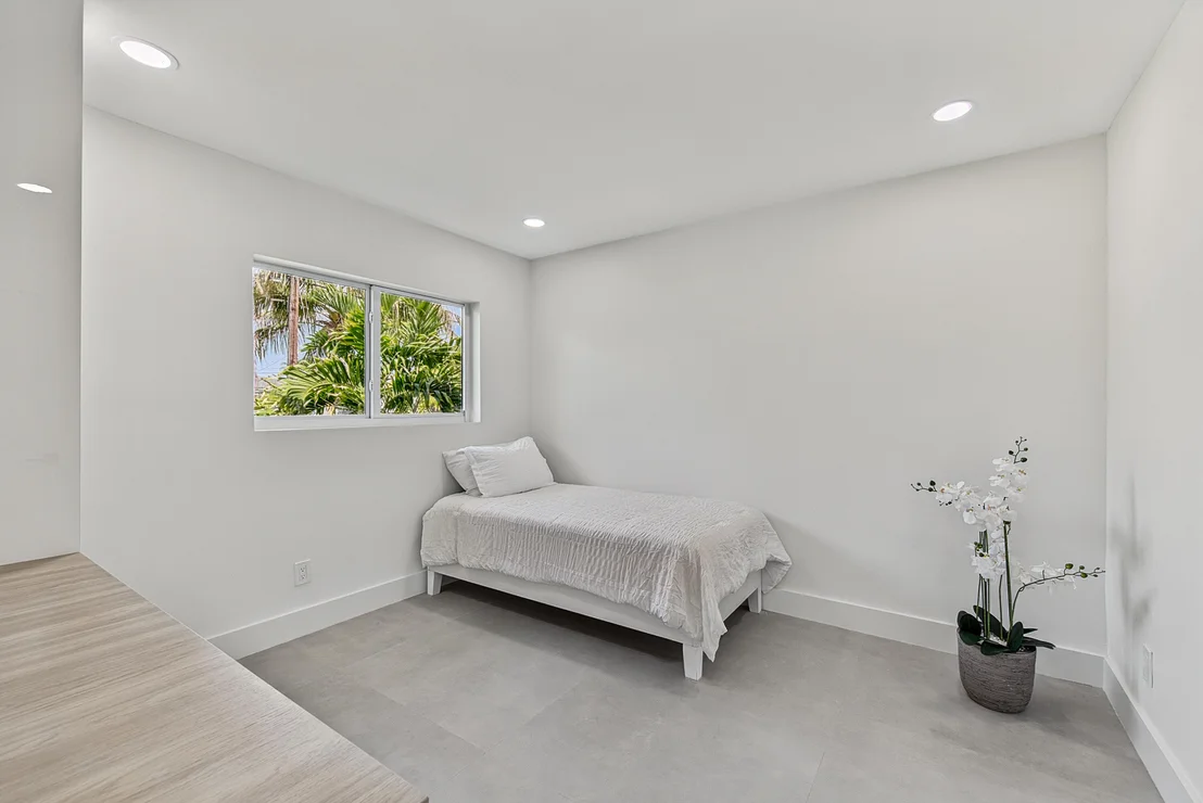 Photo of 411 SE 2nd Avenue