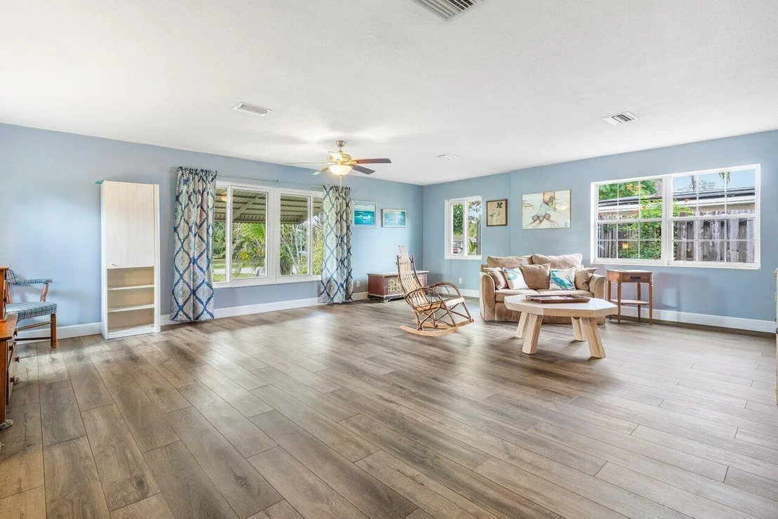 Photo of 403 W Whitney Drive