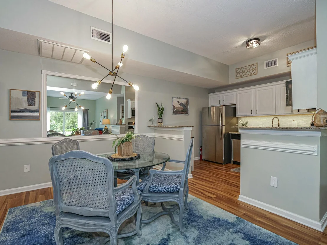 Photo of Unit 103 at 536 7TH Square