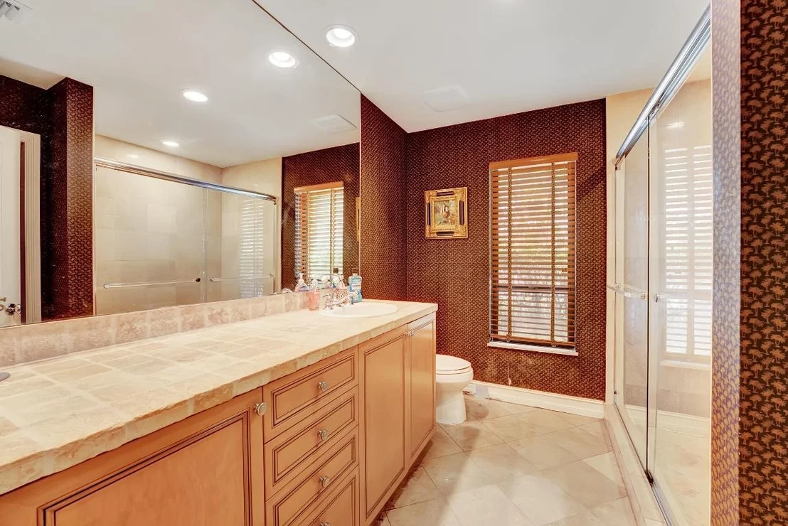 Photo of 4590 Live Oak Boulevard
