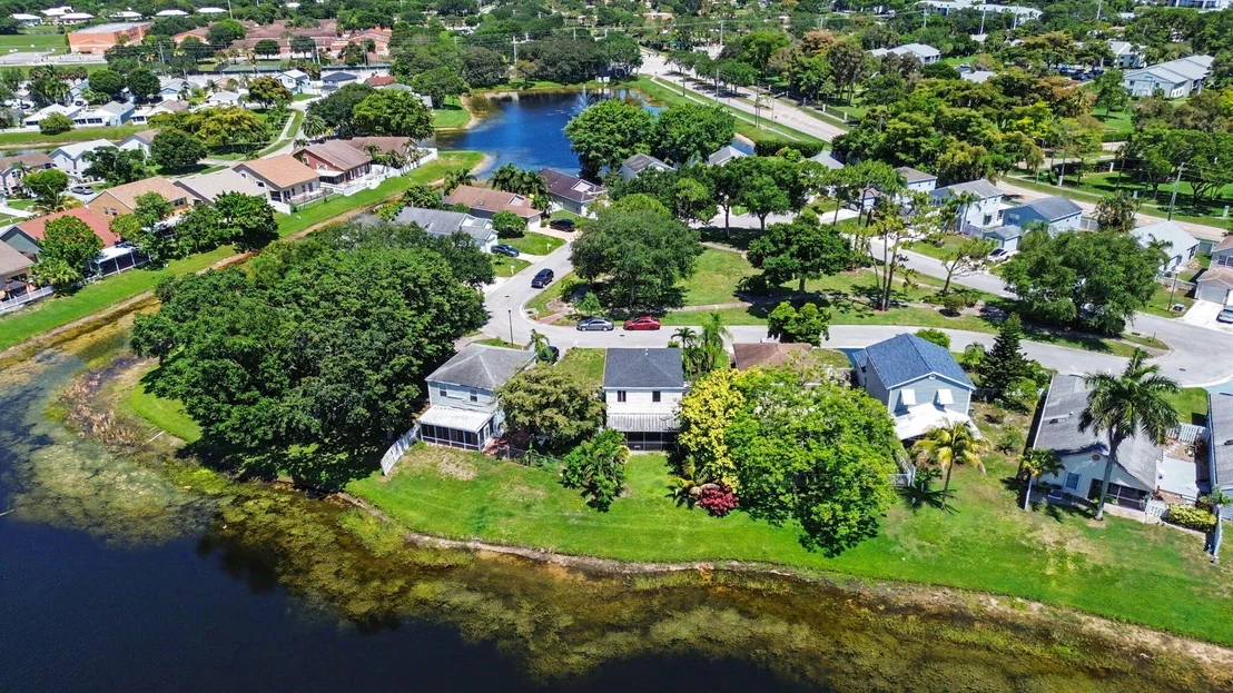 Photo of 4675 Lakeside Circle