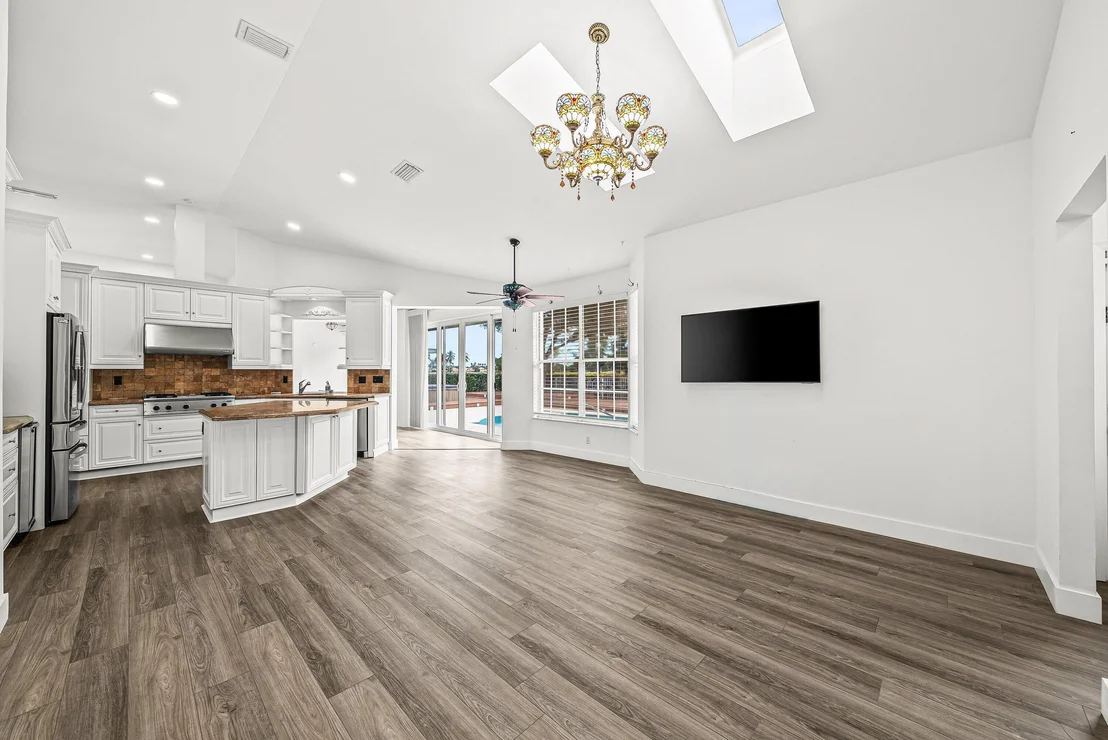 Photo of 230 Eagleton Estate Boulevard