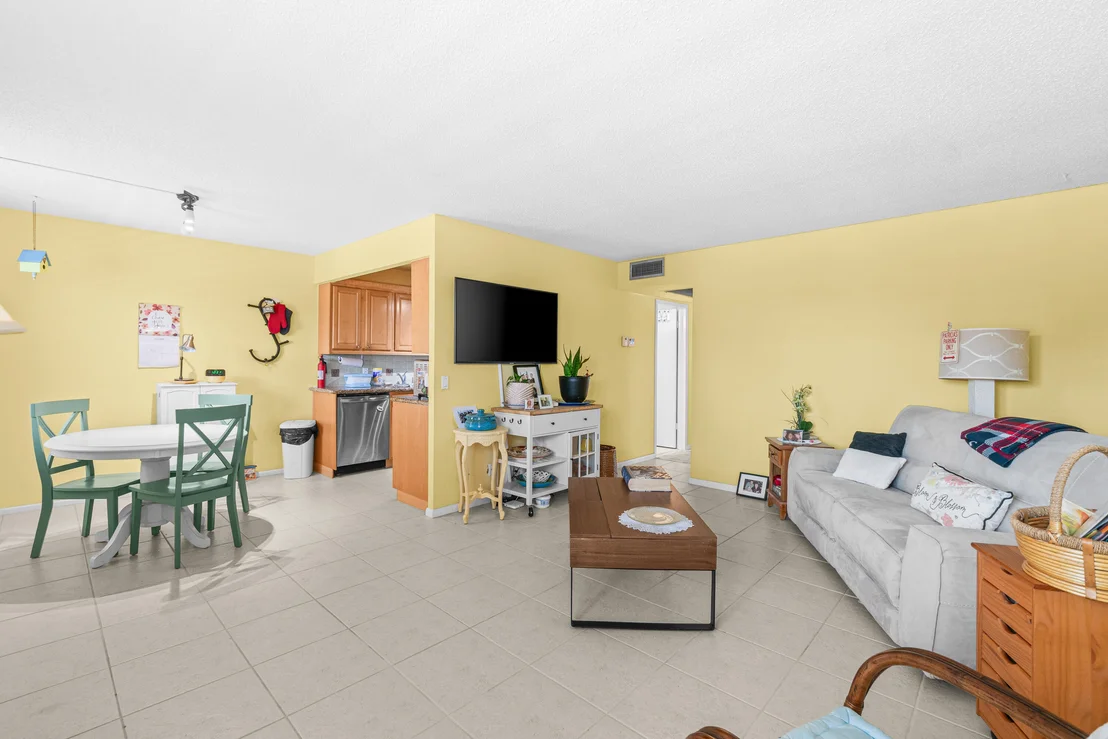 Photo of Unit D at 4070 Guildford D