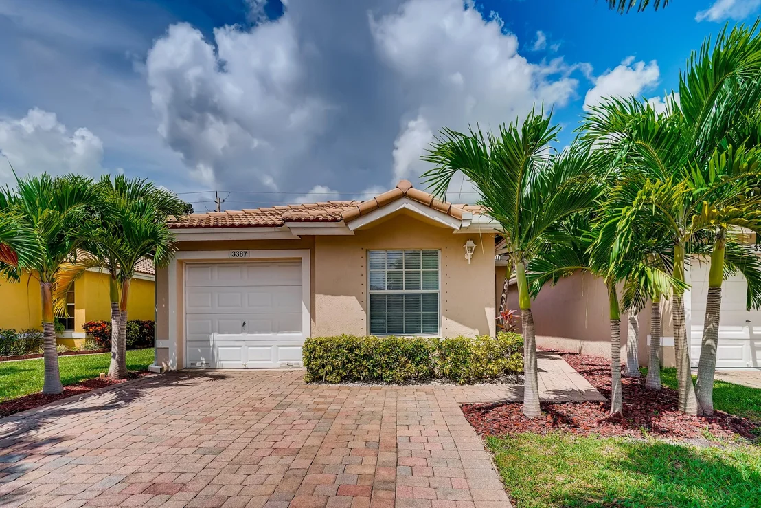 Photo of 3387 Commodore Court