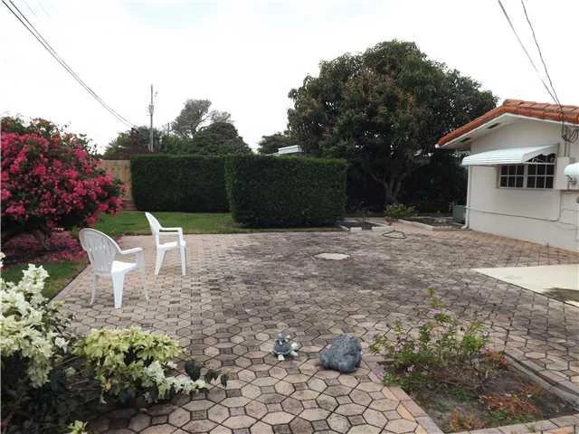 Photo of 2000 NE 30th Street