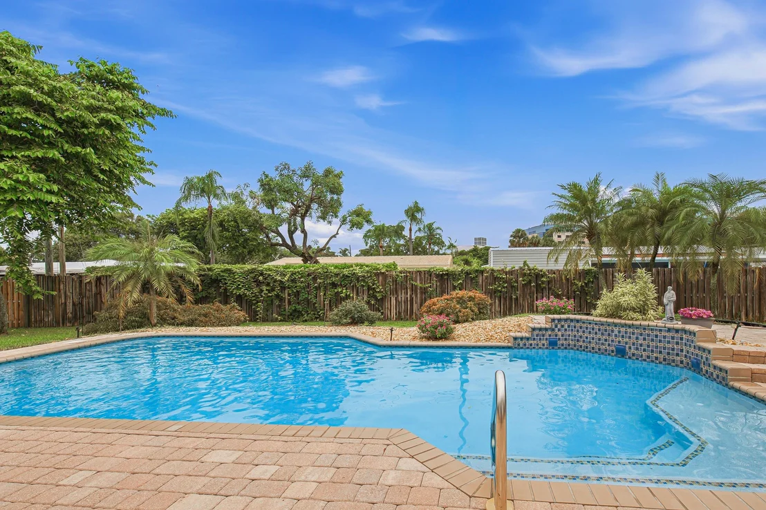 Photo of 720 N CRESCENT Drive