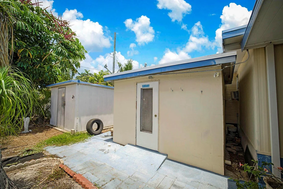 Photo of 8919 Palm Street