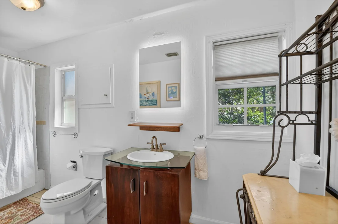 Photo of 328 Monroe Drive