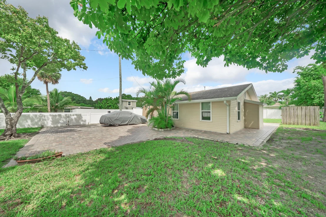 Photo of 5271 Wallis Road