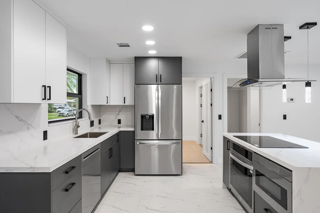 Photo of 360 Saturn Avenue