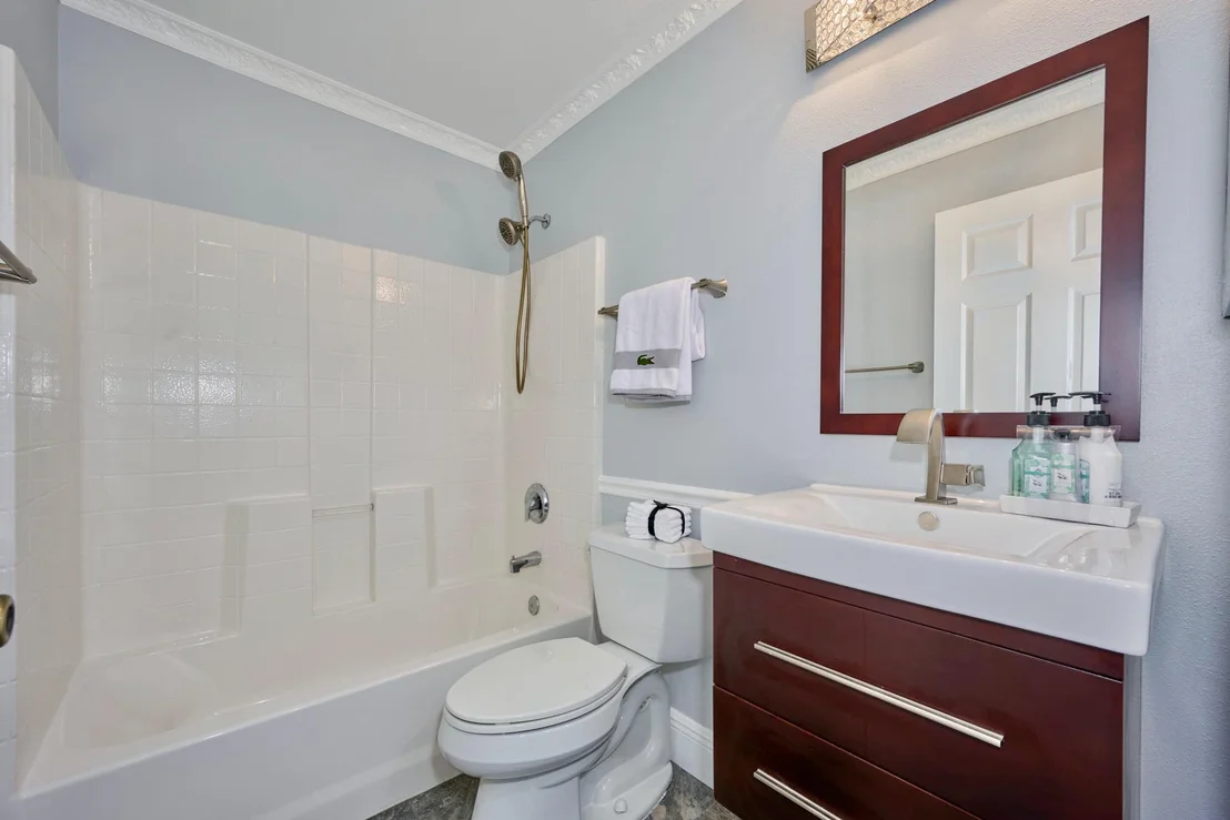 Photo of 1099 W 13th Square