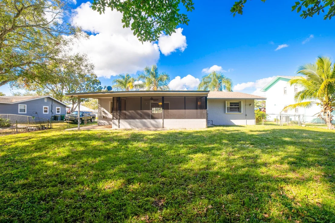 Photo of 6008 Palm Drive