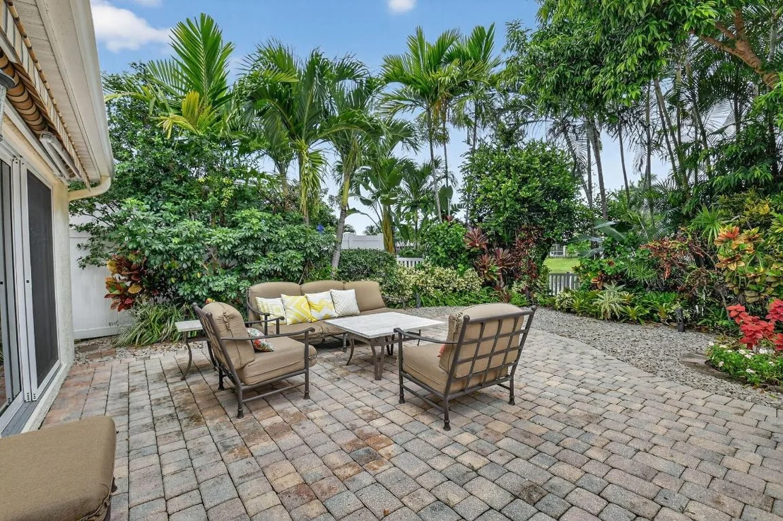 Photo of 523 Canoe Point