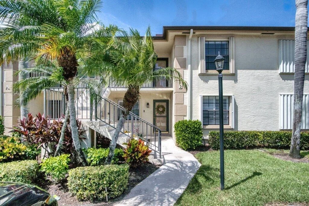 Photo of Unit B at 1402 Pinecrest Circle