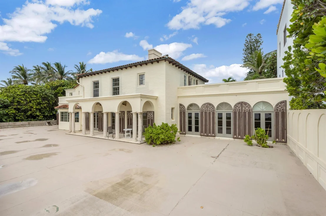 Photo of 1443 N Ocean Boulevard