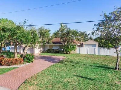 Photo of 864 Avocet Road