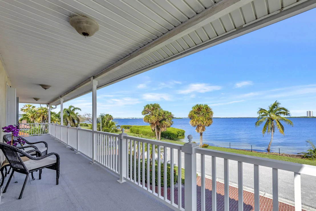 Photo of 1141 Pine Point Road