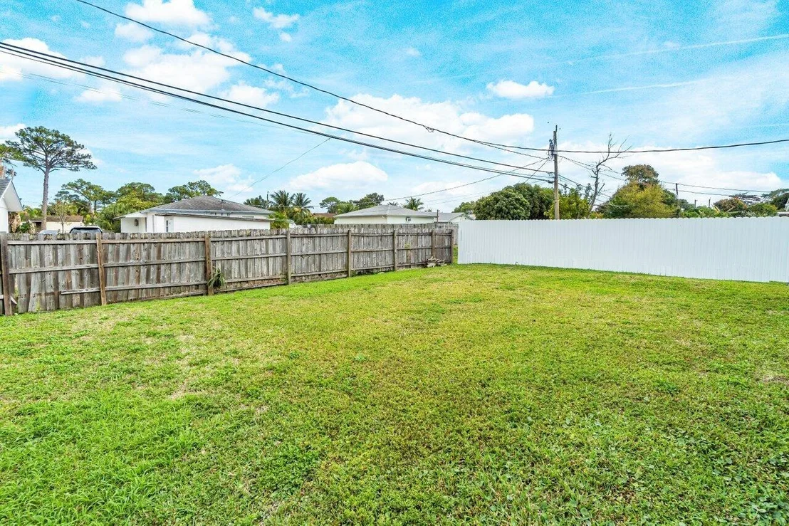 Photo of 356 Fleming Avenue