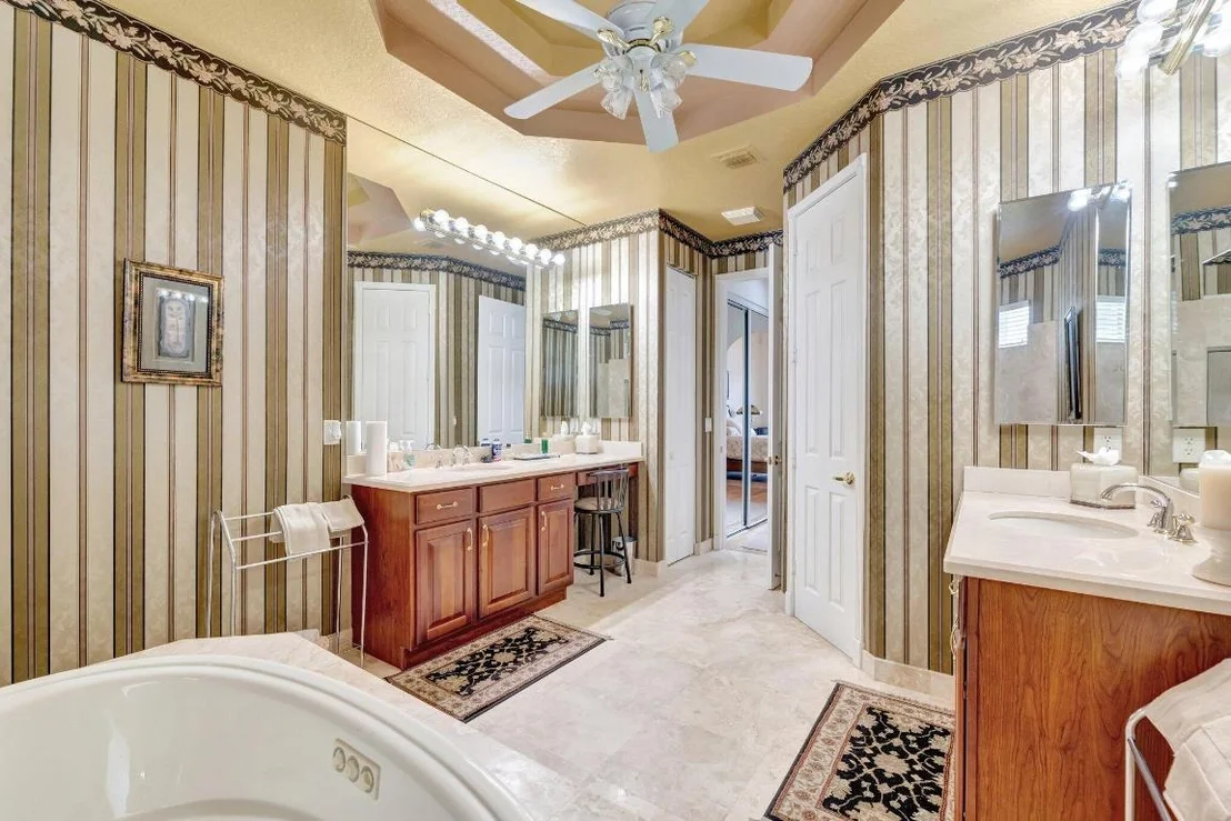 Photo of 699 SW River Bend Circle