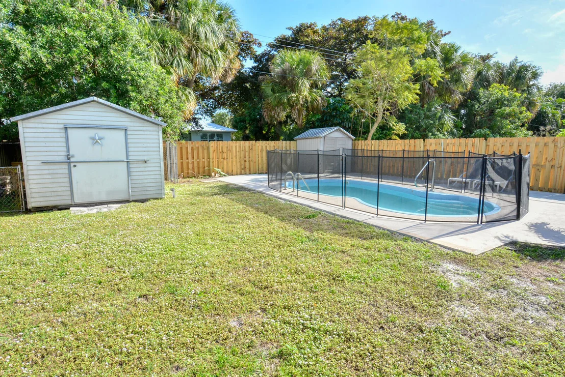 Photo of 411 SE Fini Drive