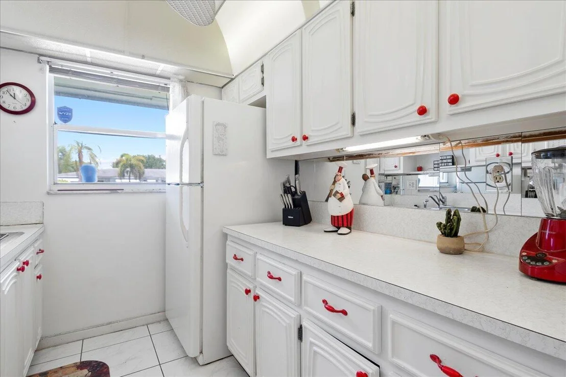 Photo of Unit D at 560 High Point Drive