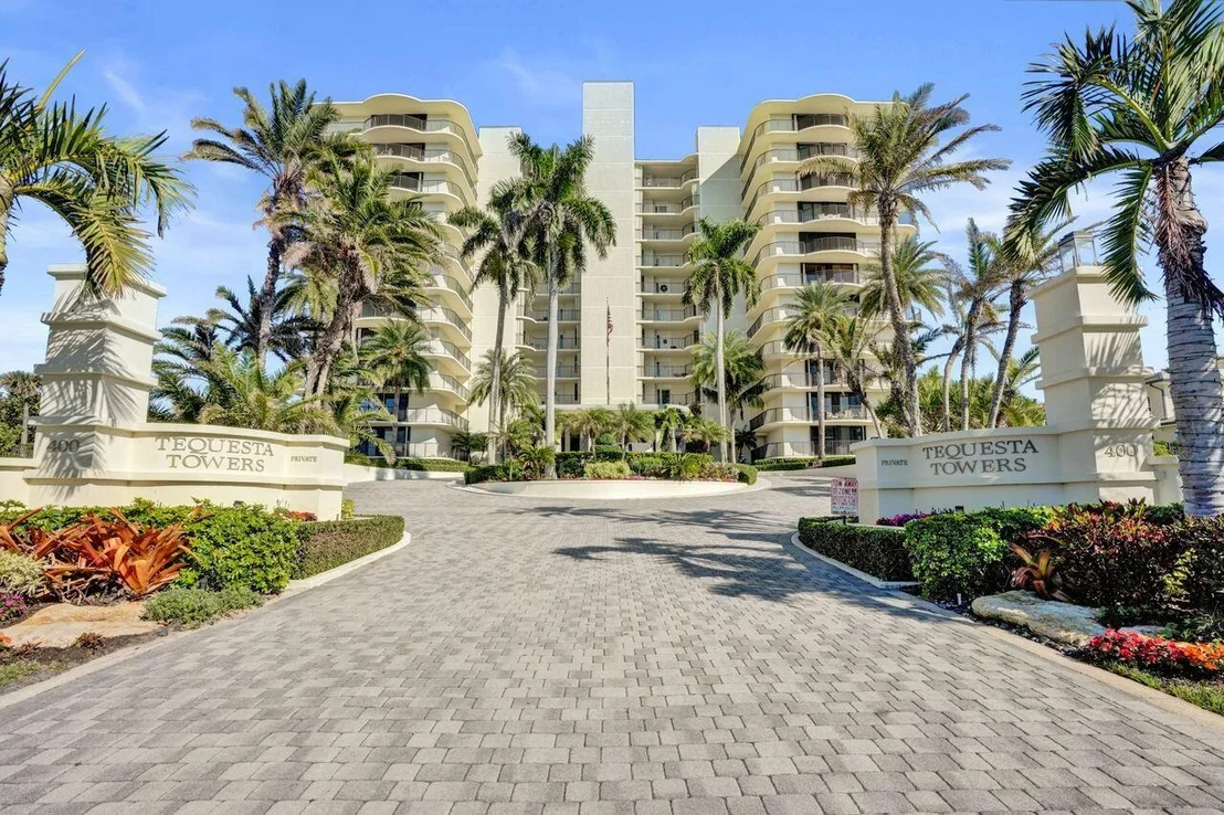 Photo of Unit 703 at 400 Beach Road