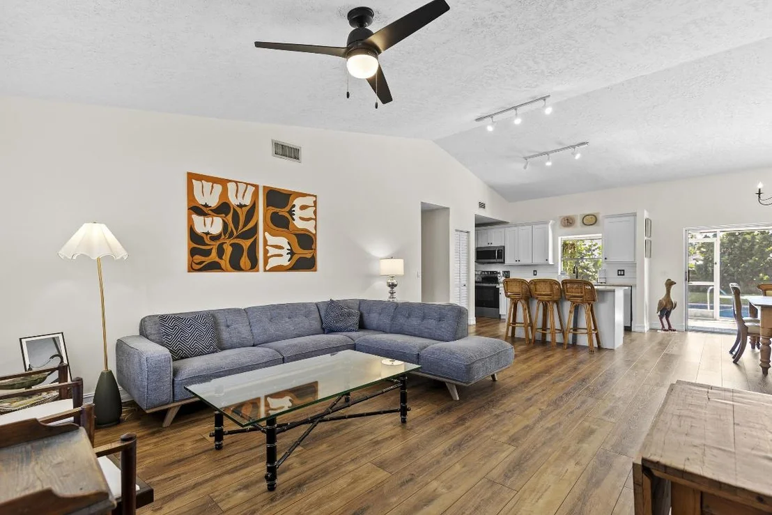 Photo of 836 NW 9th Way