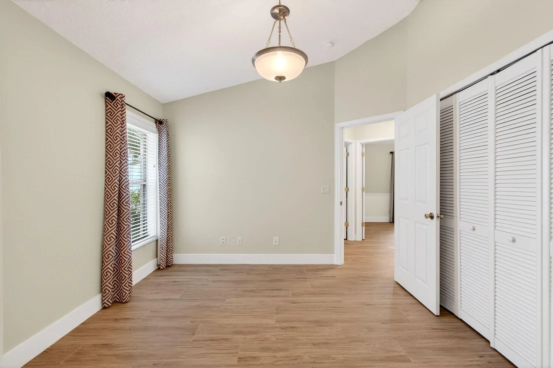 Photo of 1142 Canoe Point