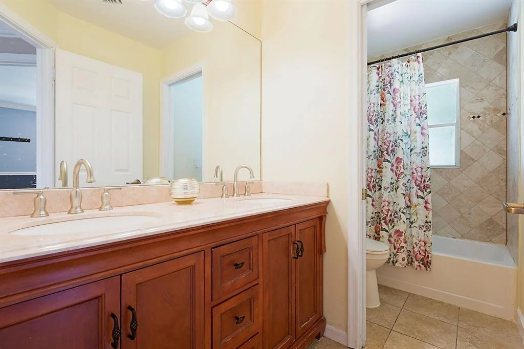 Photo of 5810 NW 60 Place