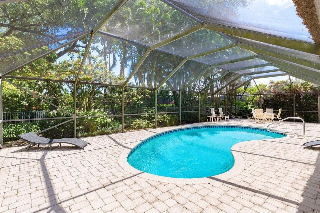 Photo of 4590 Live Oak Boulevard