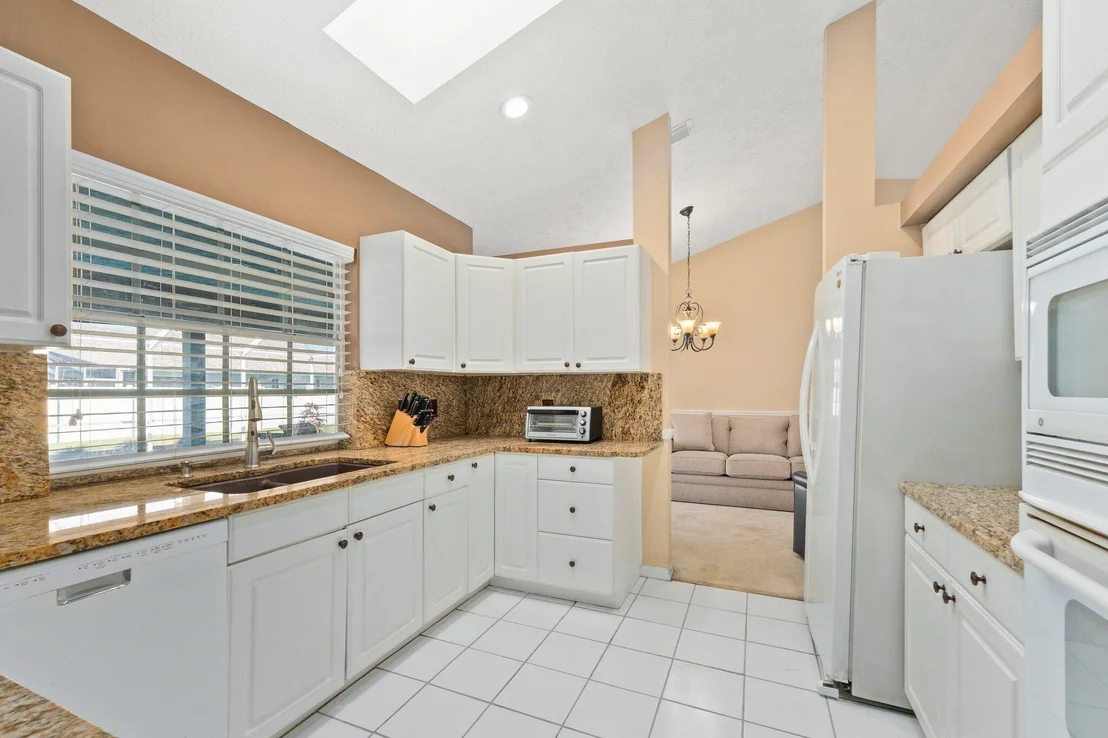 Photo of 6875 Bronte Circle