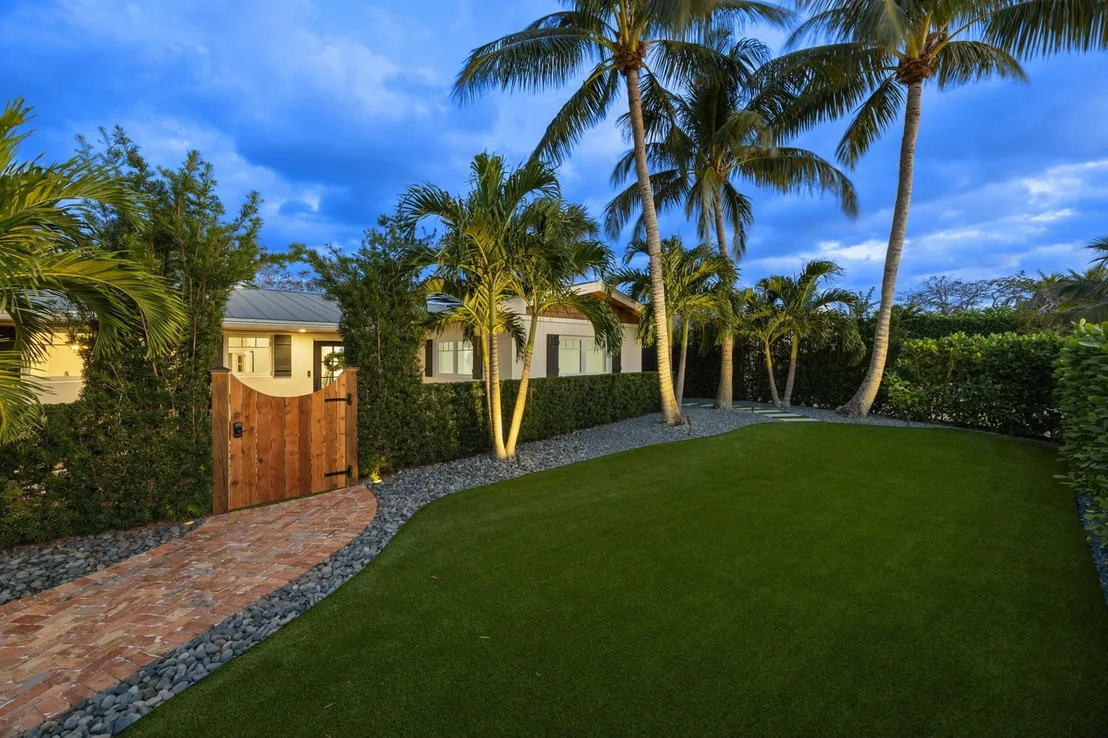 Photo of 370 Mars Avenue
