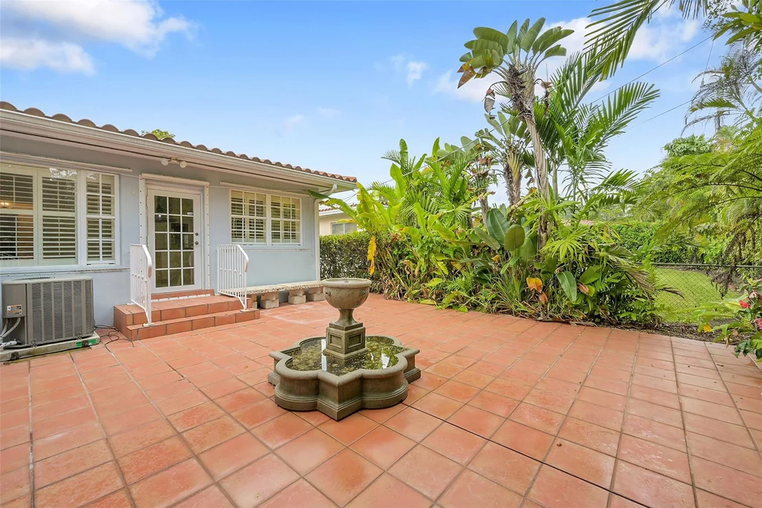 Photo of 1401 Red Road