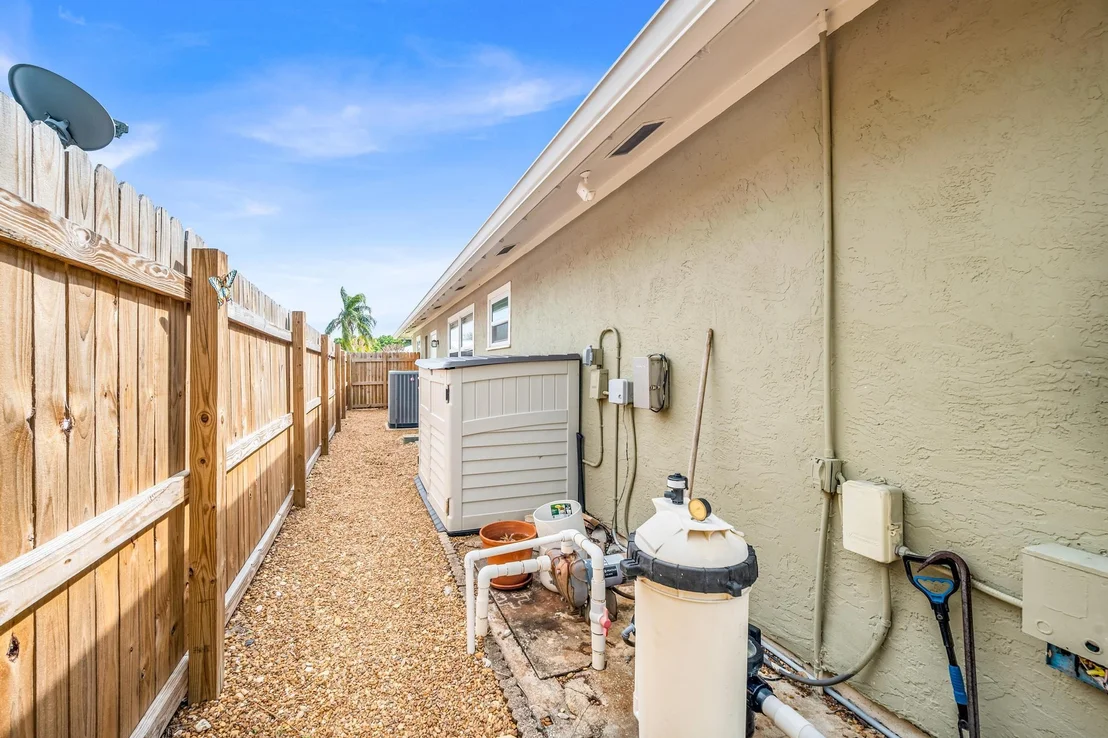 Photo of 4167 Russell Street