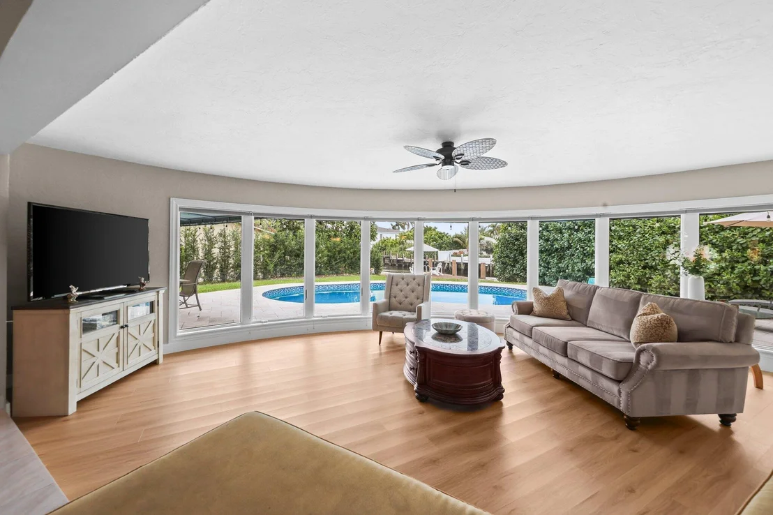 Photo of 910 Banyan Drive